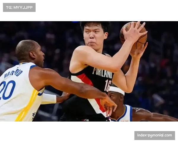 开拓者赛前入场照曝光 杨瀚森穿个人品牌棒球服引热议